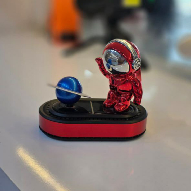 خوشبو کننده خودرو طرح آدم فضایی Astronaut design solar car air freshener