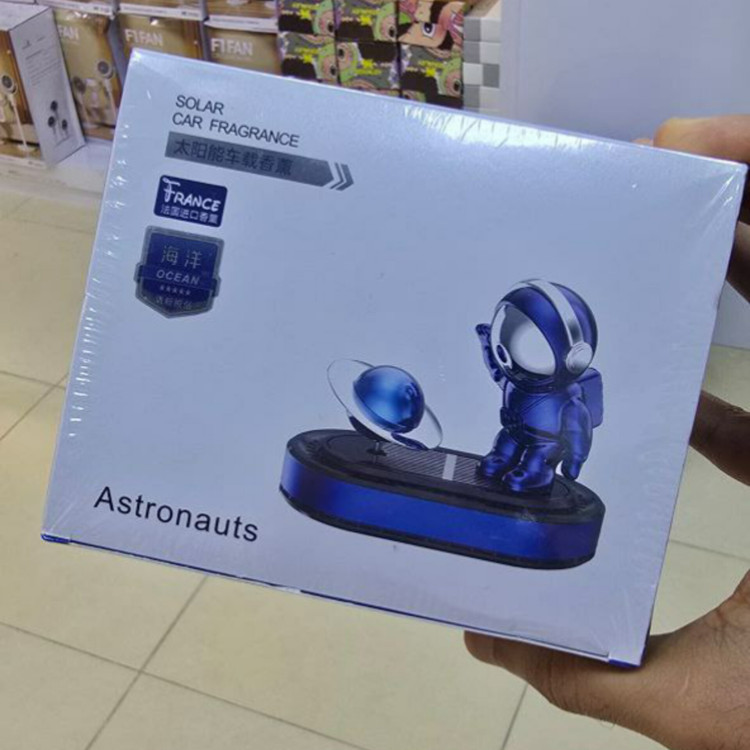 خوشبو کننده خودرو طرح آدم فضایی Astronaut design solar car air freshener
